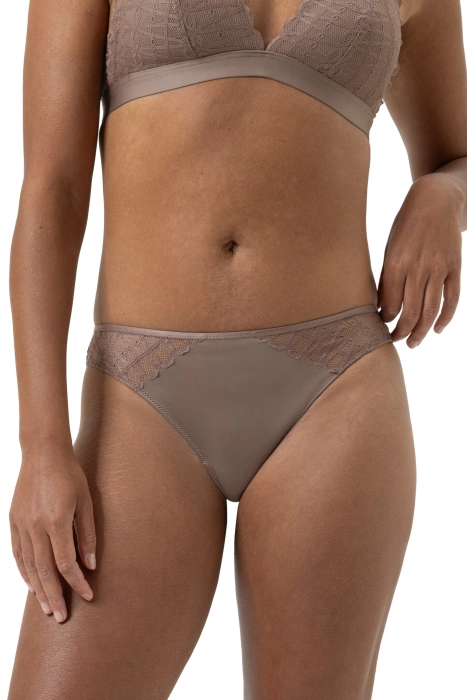 Mey Mey poetry temptation brasil