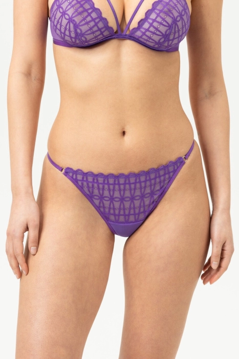 Mey Mey captivating string