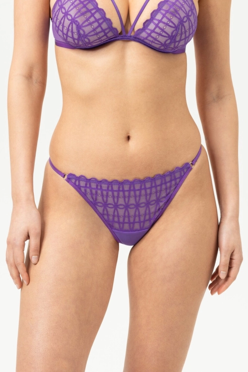 Mey Mey captivating string